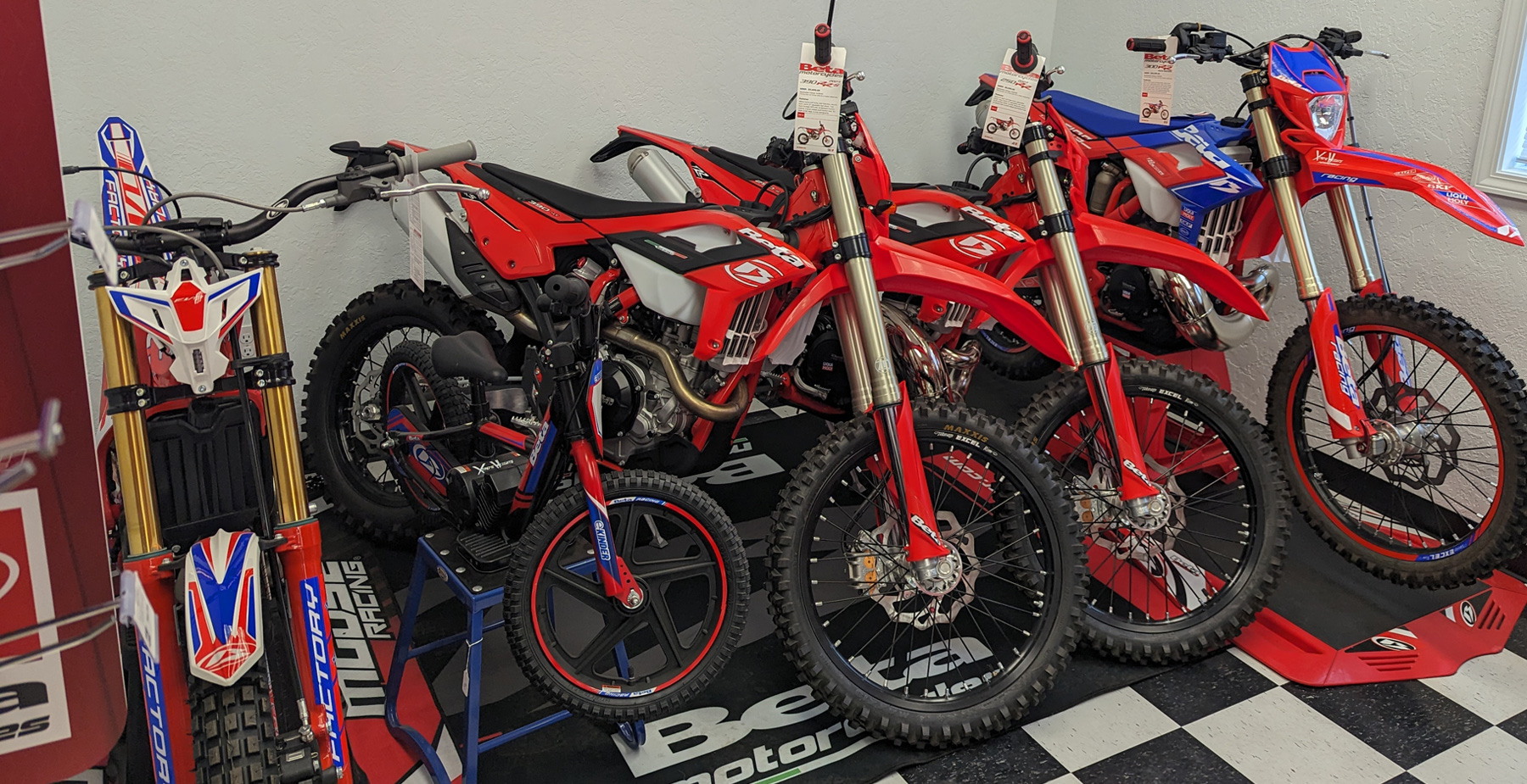 xhm-beta-motorcycles-dealer-showroom